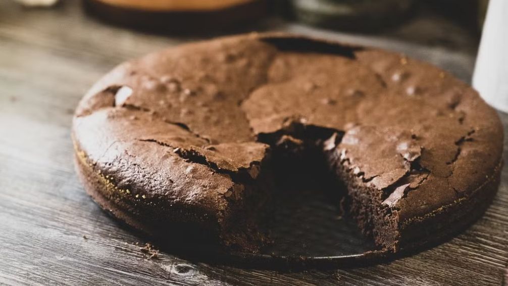 Kladdkaka: la torta sueca que enamora a los amantes del chocolate y podés hacer en casa