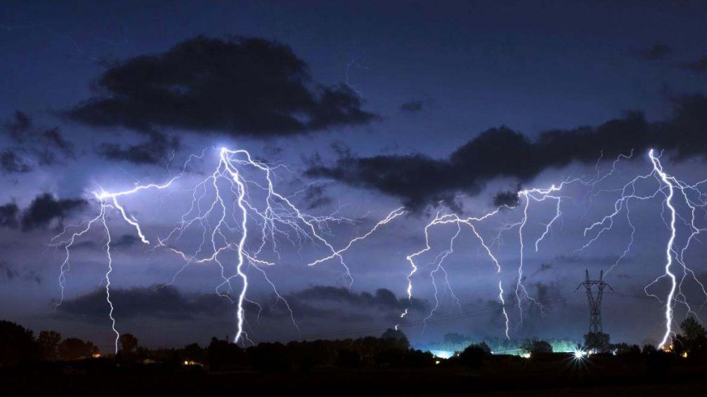 Tormenta y cocina: el electrodoméstico que tenés que desenchufar sí o sí