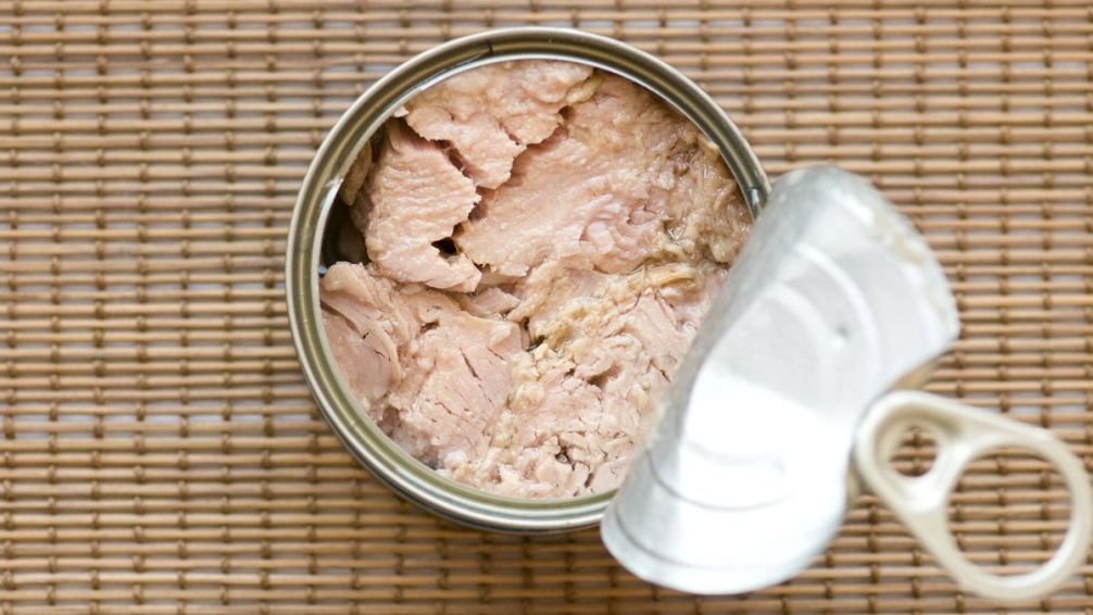 Alerta: piden devolver latas de atún por posible presencia de mercurio