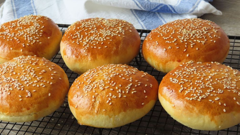 El secreto del pan perfecto para hamburguesas: cómo hacerlo en casa