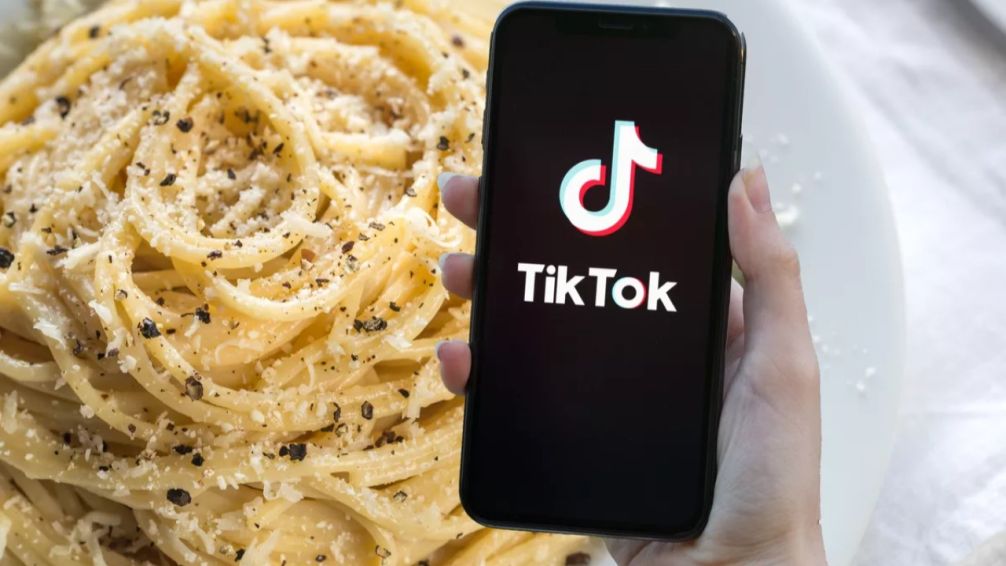 De la cocina de la abuela al scroll infinito: cómo TikTok cambió lo que comemos en Buenos Aires