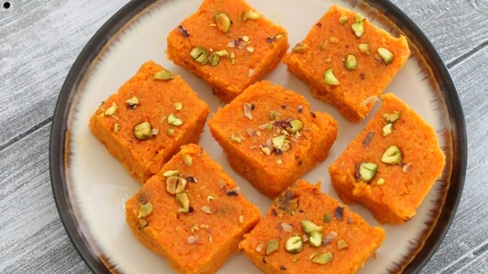 El dulce de zanahoria que sorprende en Buenos Aires: así es el gajar barfi