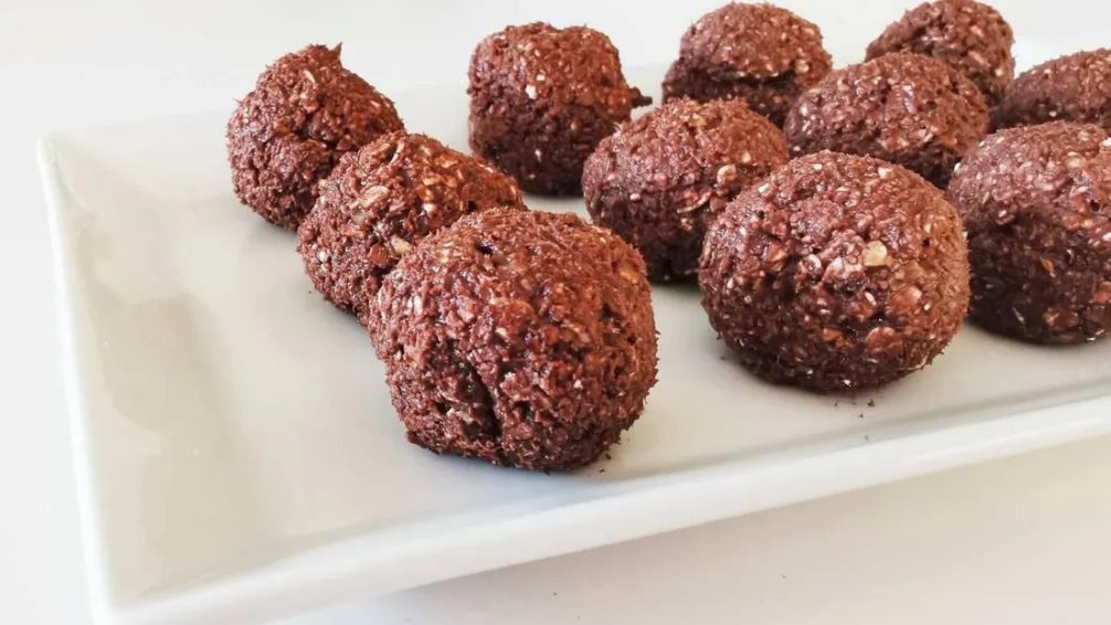 Trufas de cacao y avena: la receta fácil con 5 ingredientes para acompañar el mate