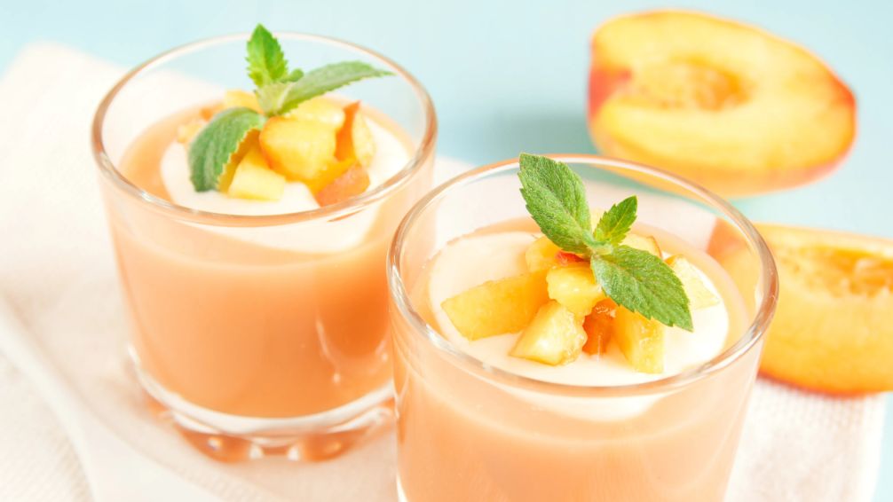 Mousse de durazno express: la receta fácil y liviana para preparar un postre fresco en minutos