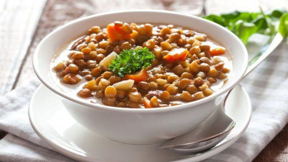 El guiso de lentejas vuelve a ser el plato estrella del invierno argentino