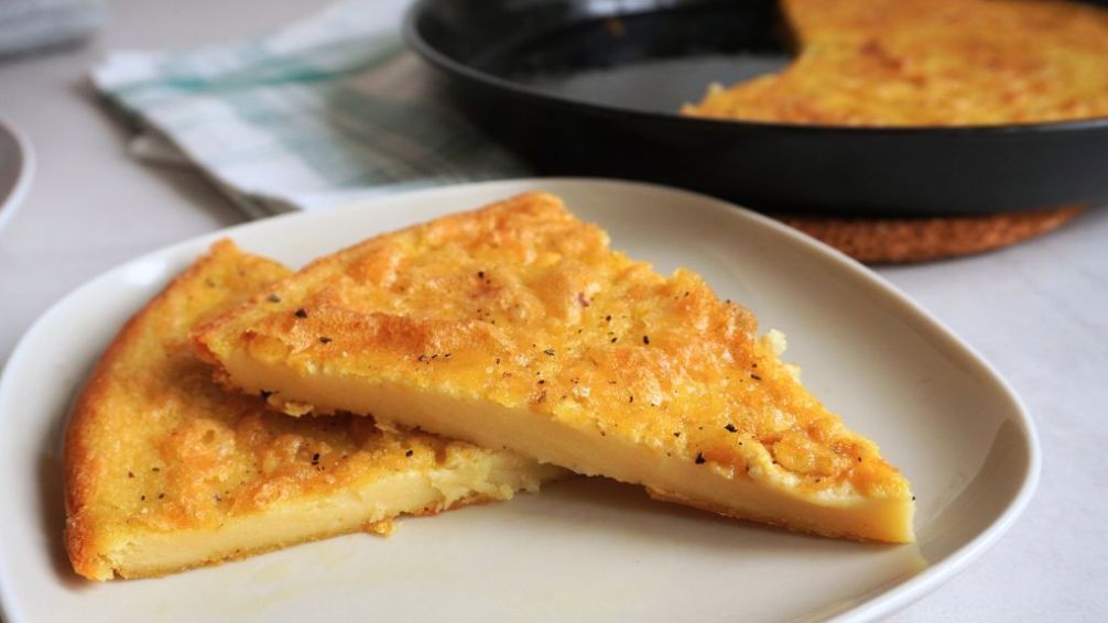 Historia del fainá: por qué acompaña a la pizza porteña