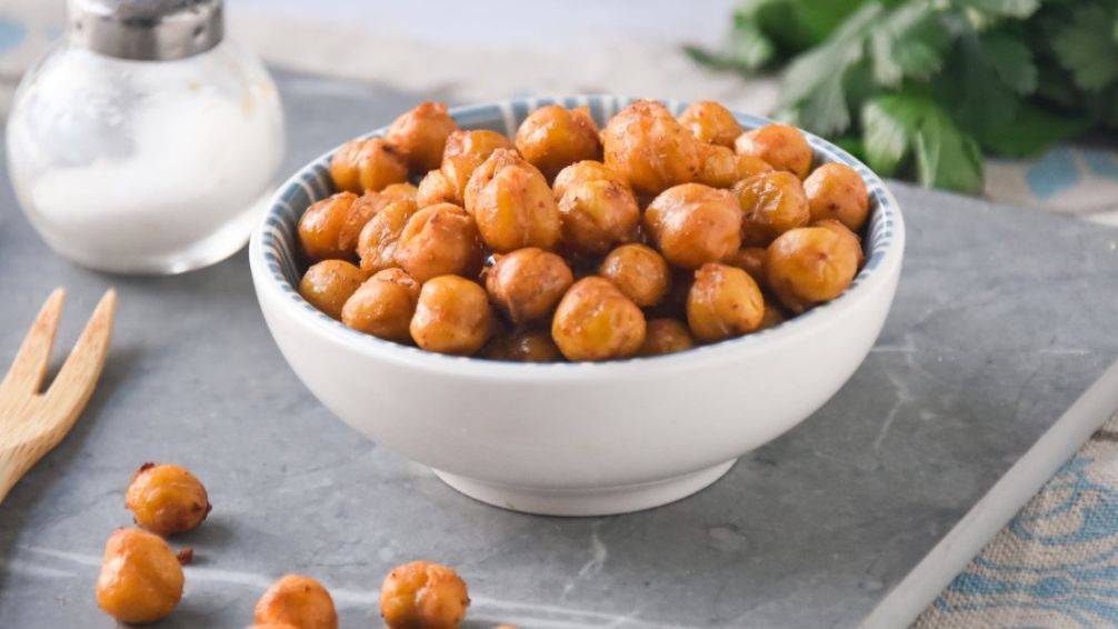 Garbanzos crocantes al horno: el snack saludable para el partido