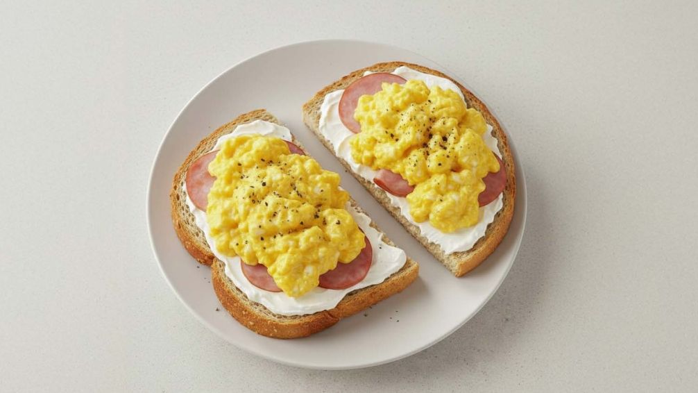 El ingrediente secreto que cada vez más personas usan para lograr huevos revueltos más cremosos