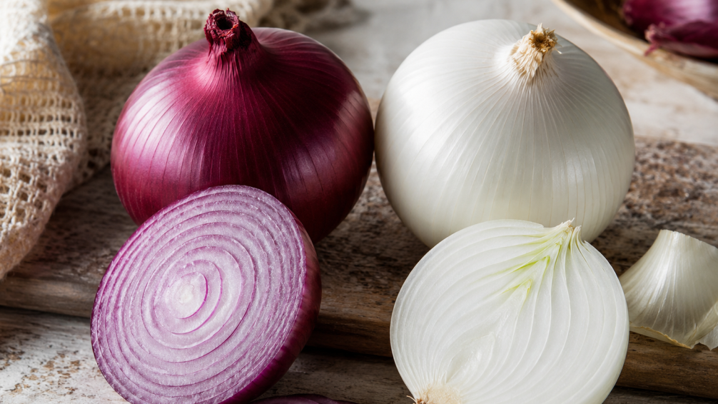 Cebolla morada y blanca: diferencias y cuál conviene comprar