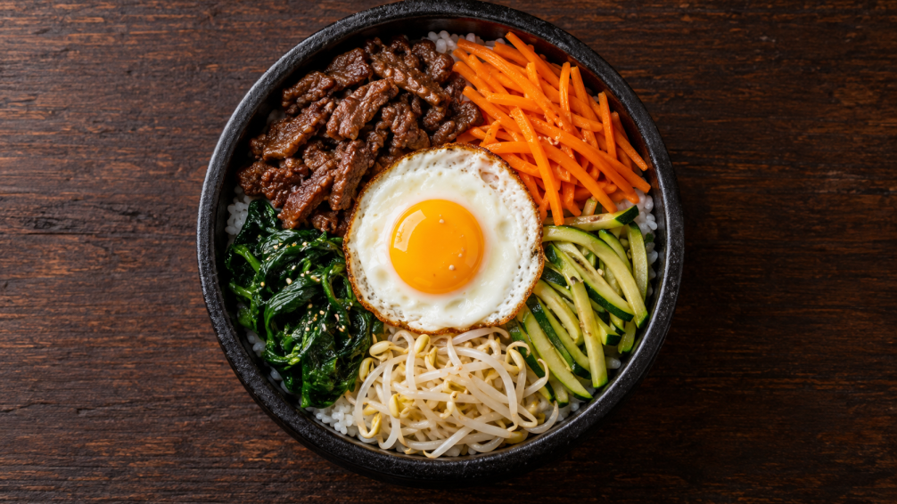 Bibimbap coreano: receta con arroz, carne y verduras